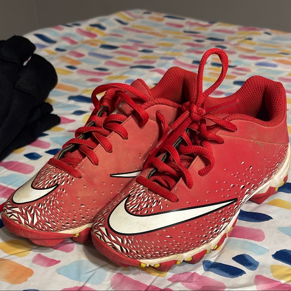 Size 1 Nike Boys Cleats
